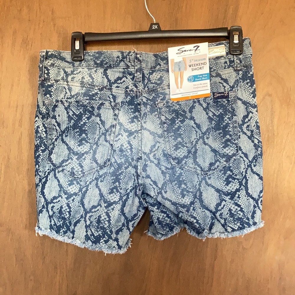 💜$15ifbundle3 Seven7 python print fray hem denim weekend short size 12 - Picture 13 of 17